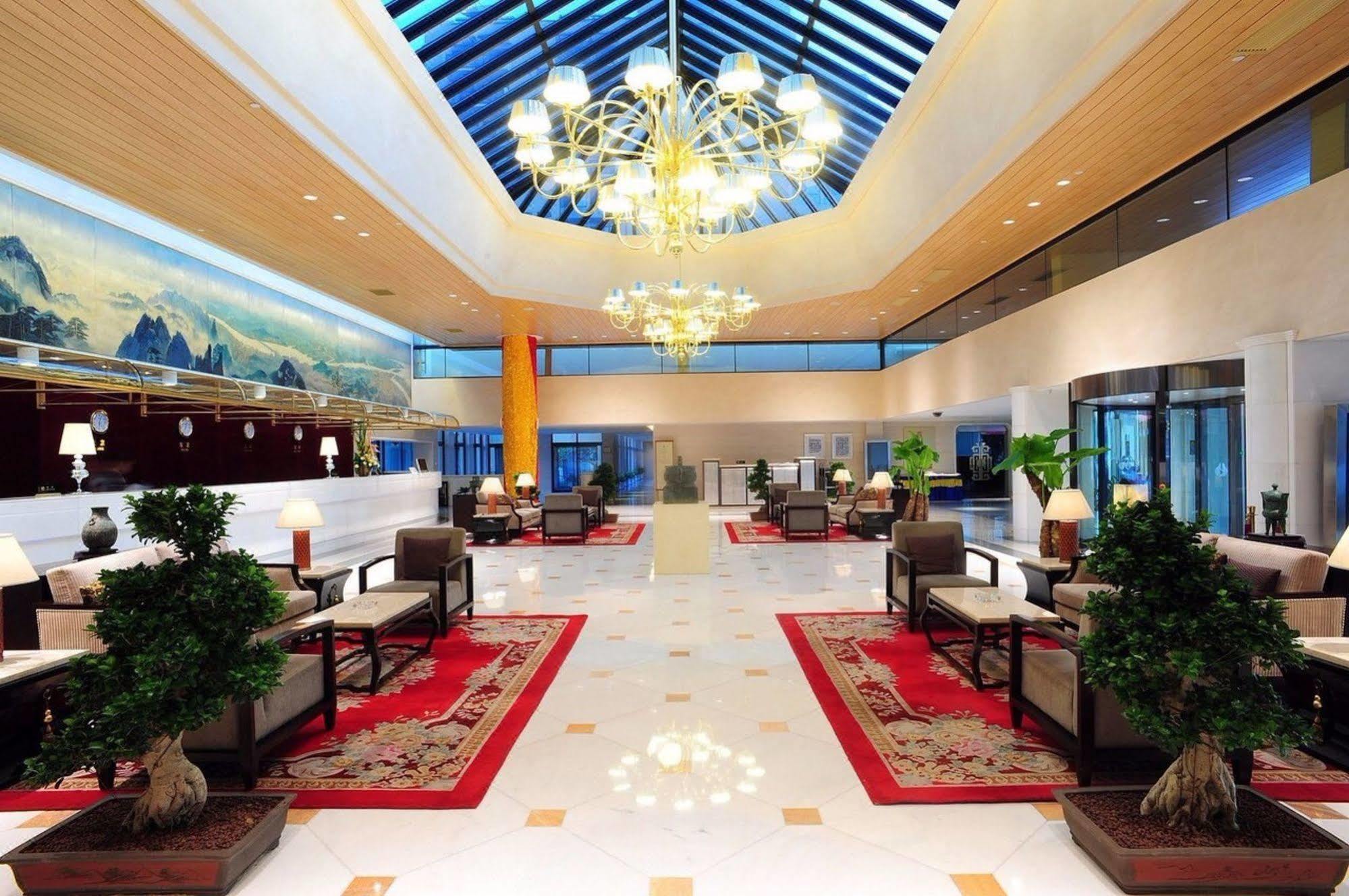 Jianguo Hotel Xi'An Сиань Экстерьер фото